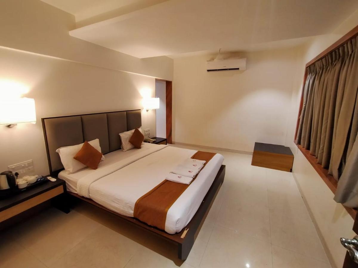 Abhishek Beach Resort And Spa Ганпатипуле Екстериор снимка