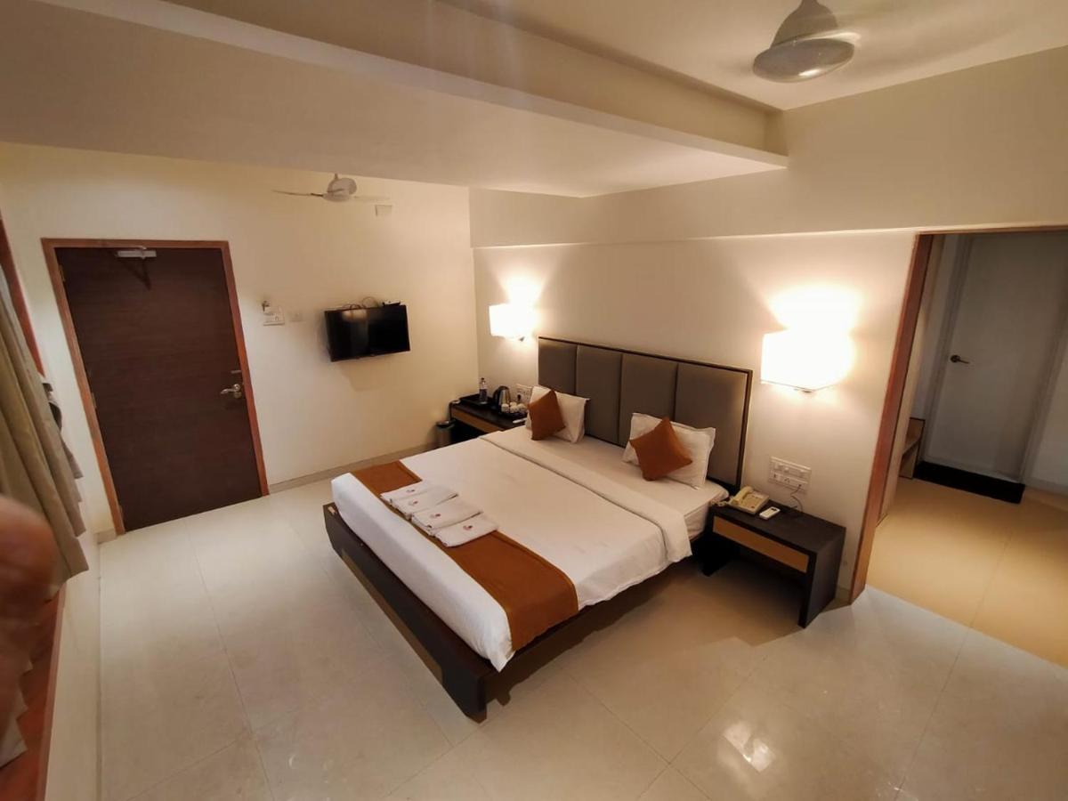 Abhishek Beach Resort And Spa Ганпатипуле Екстериор снимка
