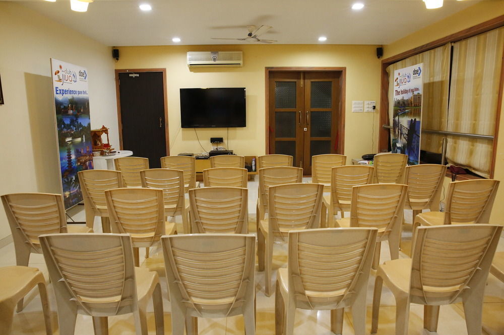 Abhishek Beach Resort And Spa Ганпатипуле Екстериор снимка