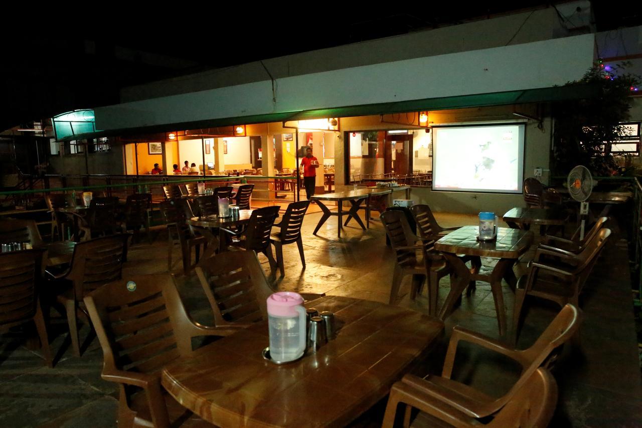 Abhishek Beach Resort And Spa Ганпатипуле Екстериор снимка