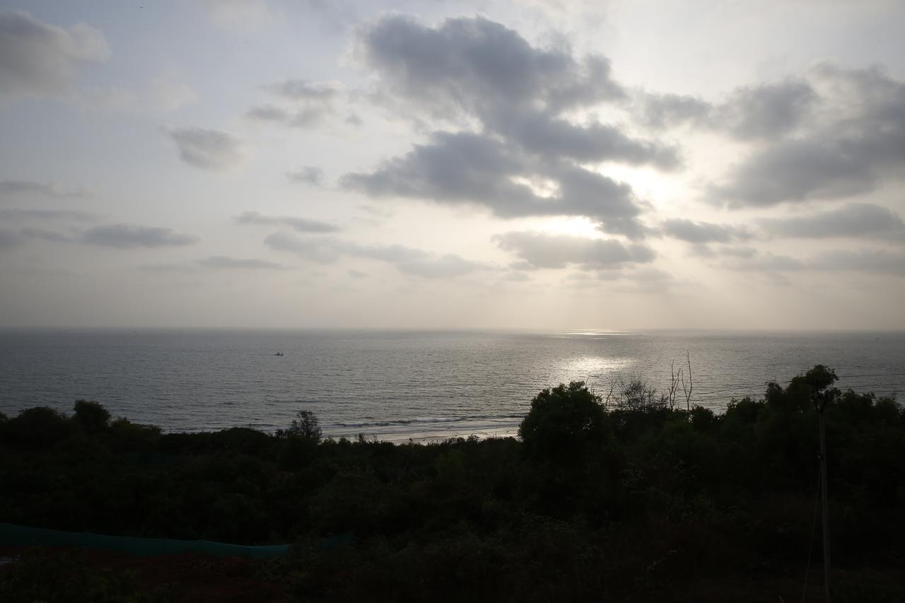 Abhishek Beach Resort And Spa Ганпатипуле Екстериор снимка