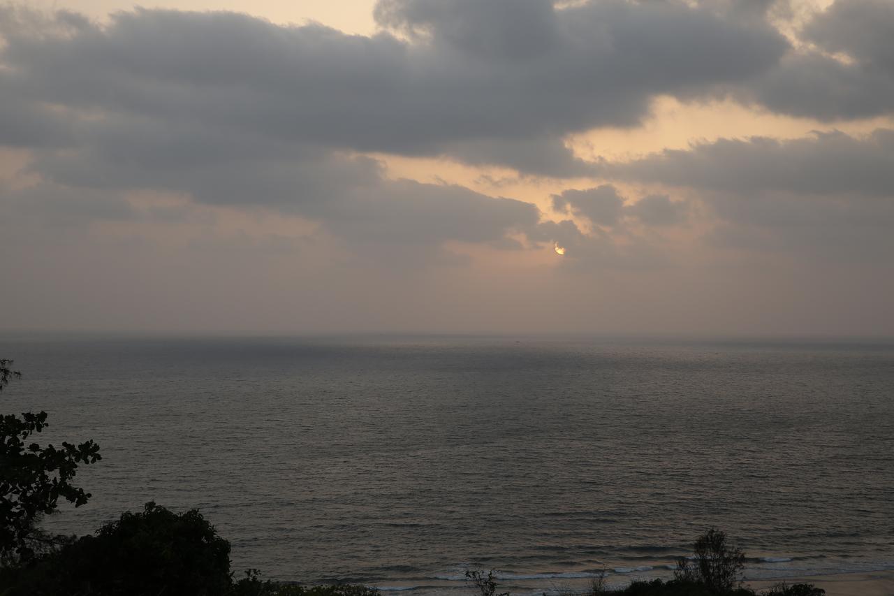 Abhishek Beach Resort And Spa Ганпатипуле Екстериор снимка