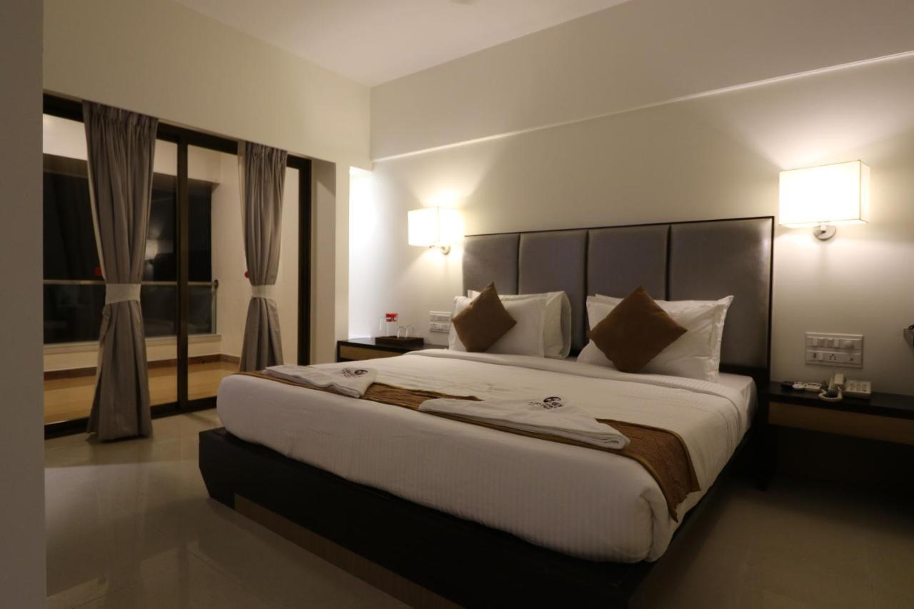 Abhishek Beach Resort And Spa Ганпатипуле Екстериор снимка