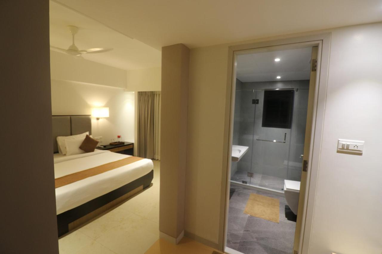 Abhishek Beach Resort And Spa Ганпатипуле Екстериор снимка
