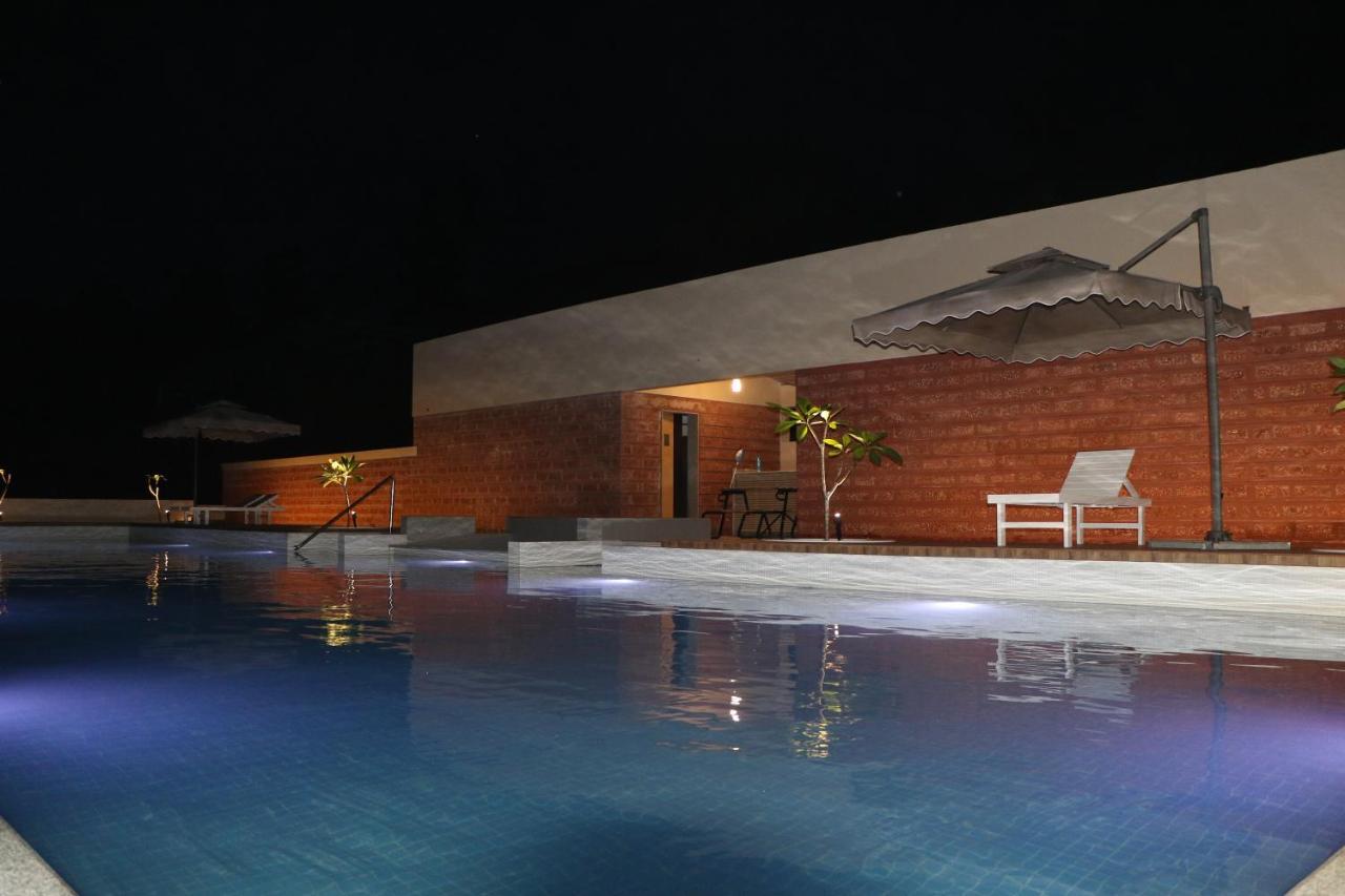 Abhishek Beach Resort And Spa Ганпатипуле Екстериор снимка