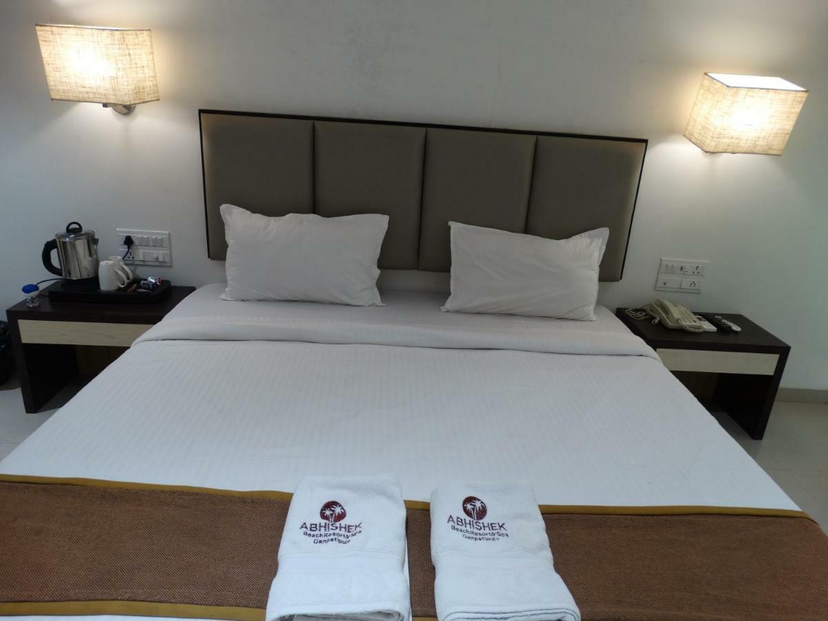 Abhishek Beach Resort And Spa Ганпатипуле Екстериор снимка