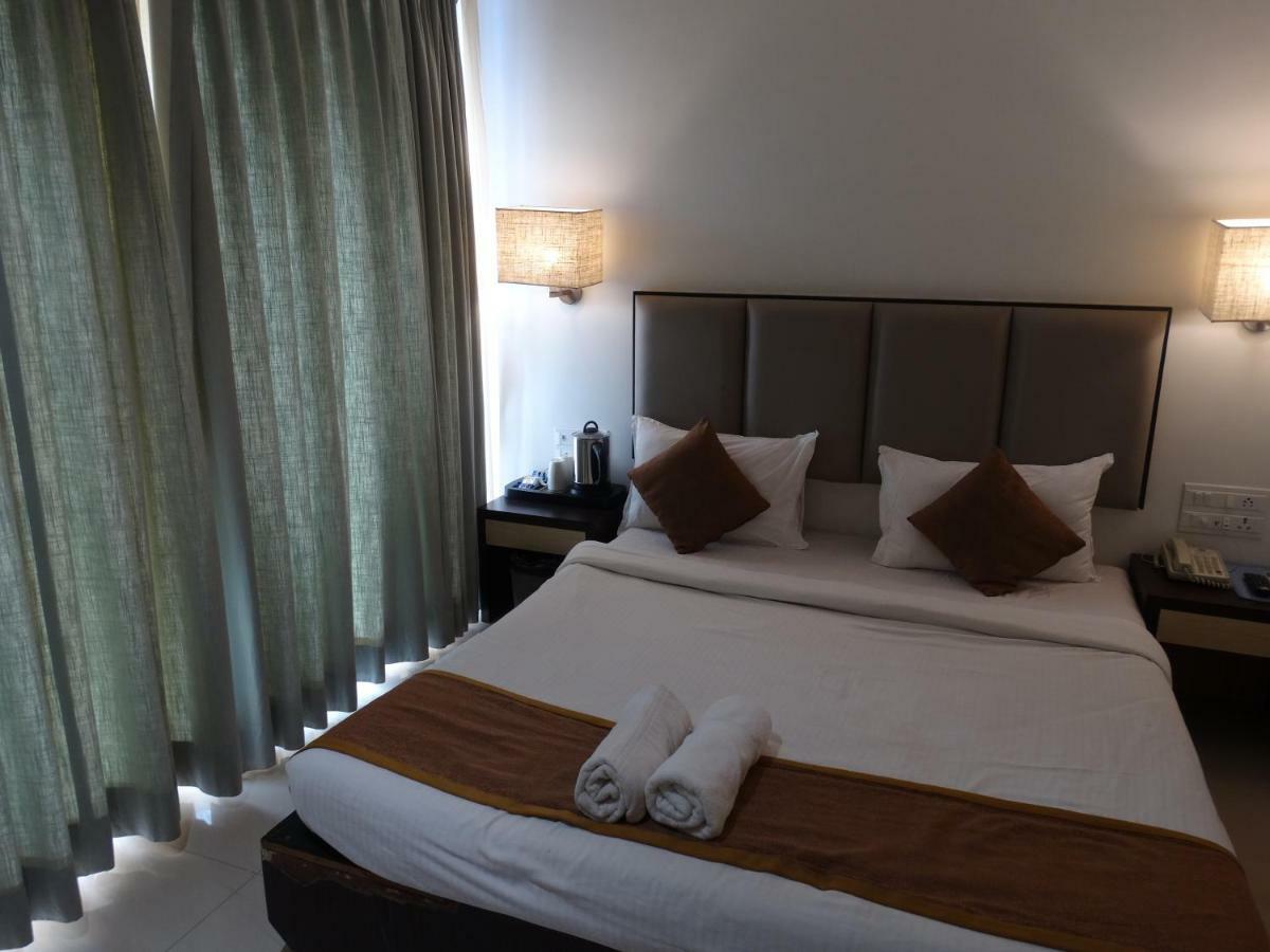 Abhishek Beach Resort And Spa Ганпатипуле Екстериор снимка