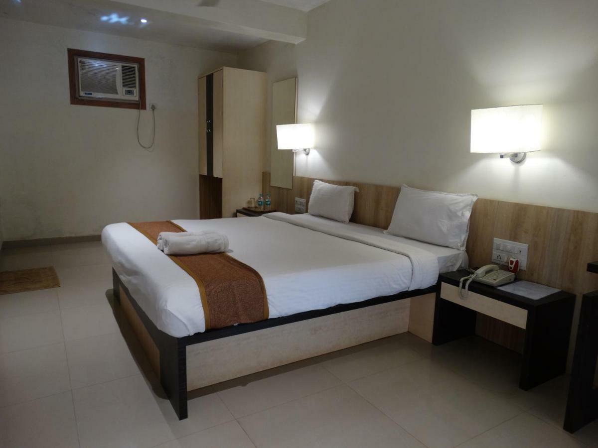 Abhishek Beach Resort And Spa Ганпатипуле Екстериор снимка