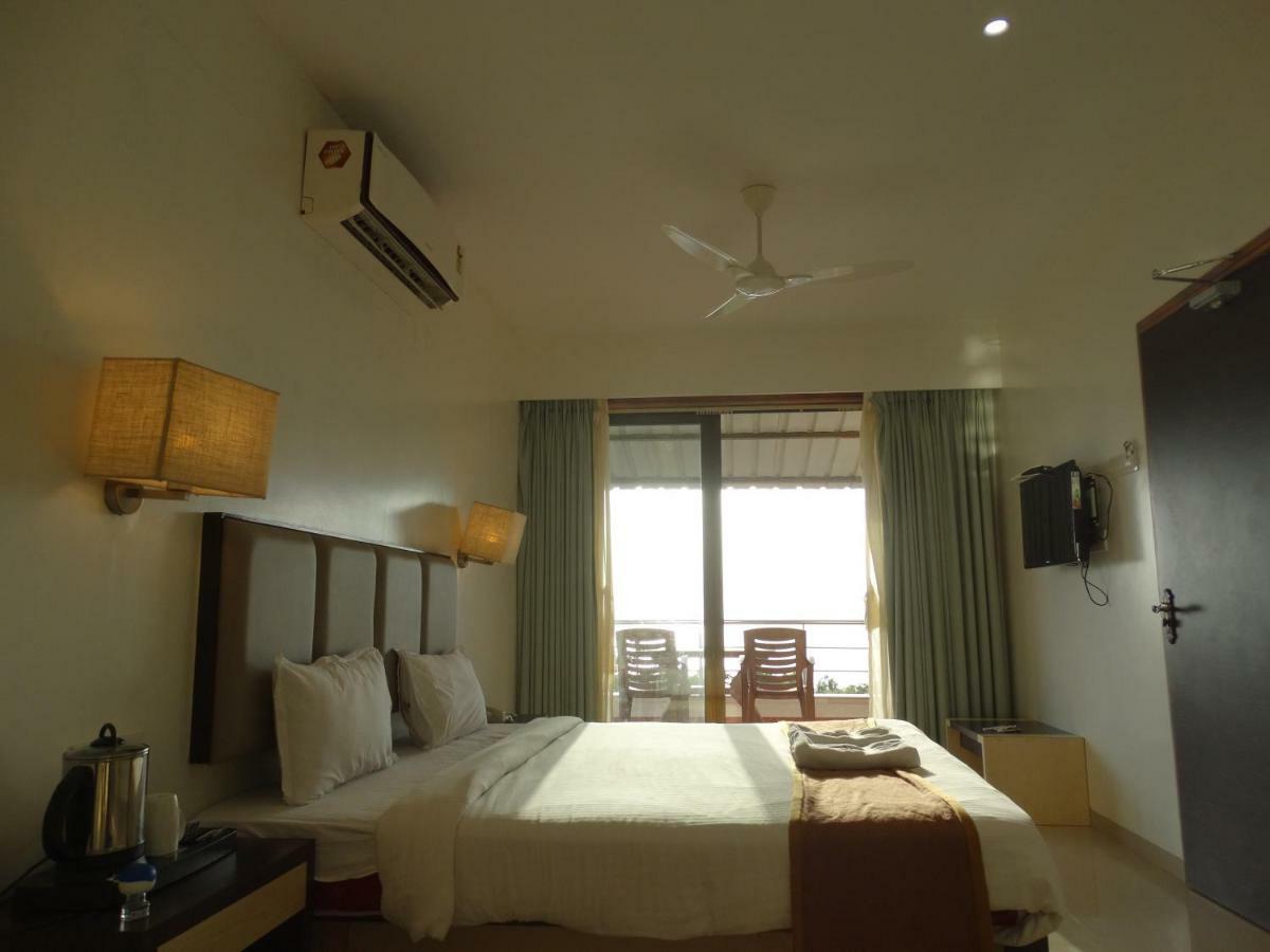 Abhishek Beach Resort And Spa Ганпатипуле Екстериор снимка